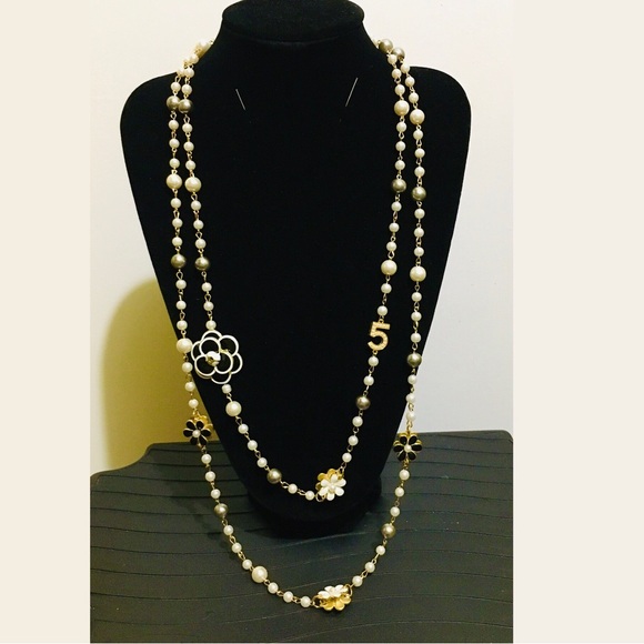 Last❣️$1 for Bundle❣️NEW Classic Black Pearl Camellia Long Necklace Luxury Style - Picture 1 of 3